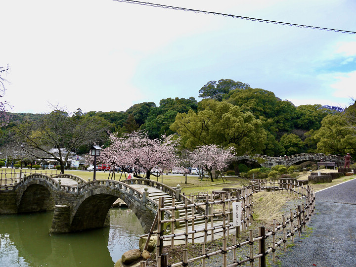 迷你眼鏡橋與後方原版眼鏡橋    圖片提供：旅奇廣告