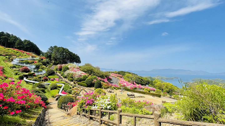 長串山公園中也有長達100公尺的滾輪溜滑梯等遊樂器具，深受小朋友歡迎。