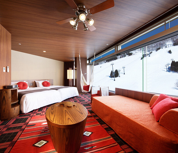 從客房超開闊的窗戶就可以欣賞其他滑雪客的英姿！吊床的房型讓人可以好好放鬆