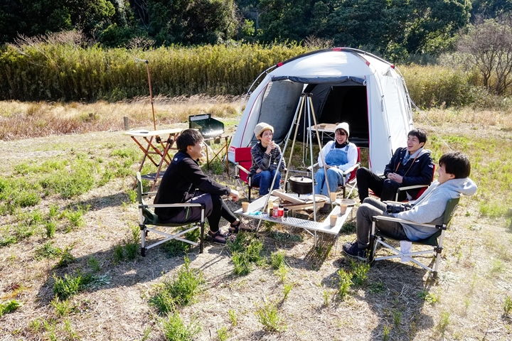 ▲地之島的設備齊全，遊客就算空手登島也能大玩露營。　圖：株式会社ジョブライブ／來源