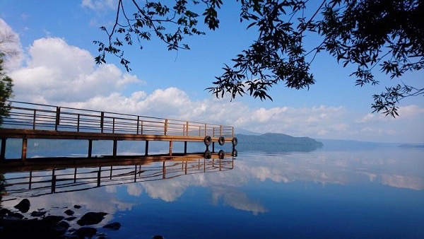 湖邊的棧橋是受歡迎的網美打卡地之一。