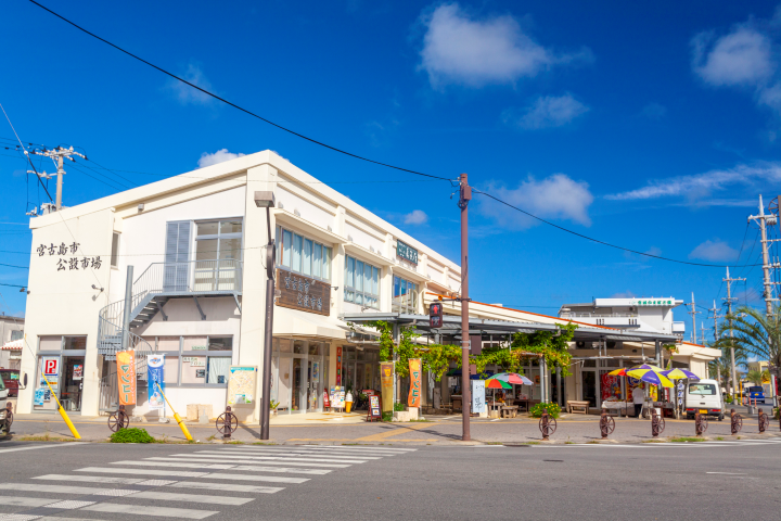 ▲宮古島市公設市場，聚集當地人經營的小店。　圖：ばんない堂／提供