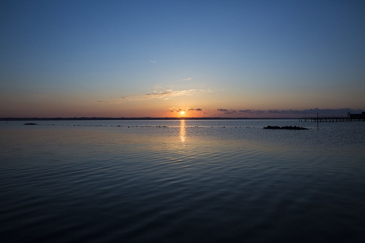 ▲旅宿就位於霞之浦湖畔，早上能欣賞夢幻的日出美景。　圖：株式会社かすみがうら未来づくりカンパニー／提供