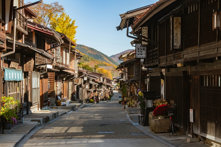 ▲「奈良井宿」距今已有400年以上歷史，極具懷舊感的木造建築林立兩側，飄散濃厚日式風情。　圖：株式会社47PLANNING／提供