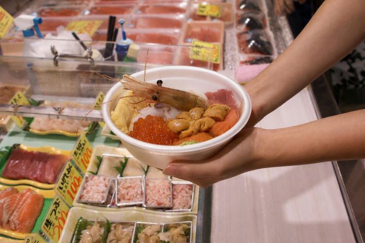 ▲北海道釧路市著名美食「勝手丼」。  圖：JR北海道提供