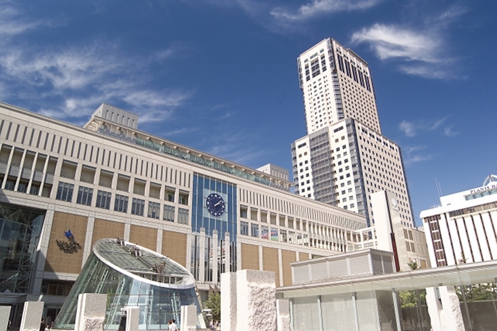 ▲飯店正上方就是札幌必訪、高度約160公尺的T38展望台。　圖：JRタワーホテル日航札幌／提供